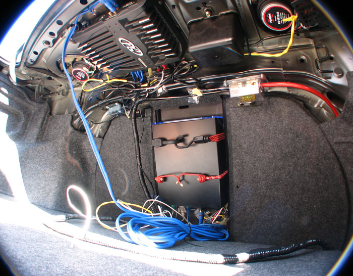 This is final trunk setup, everything is secured, some wiring is exposed still for troubleshooting.